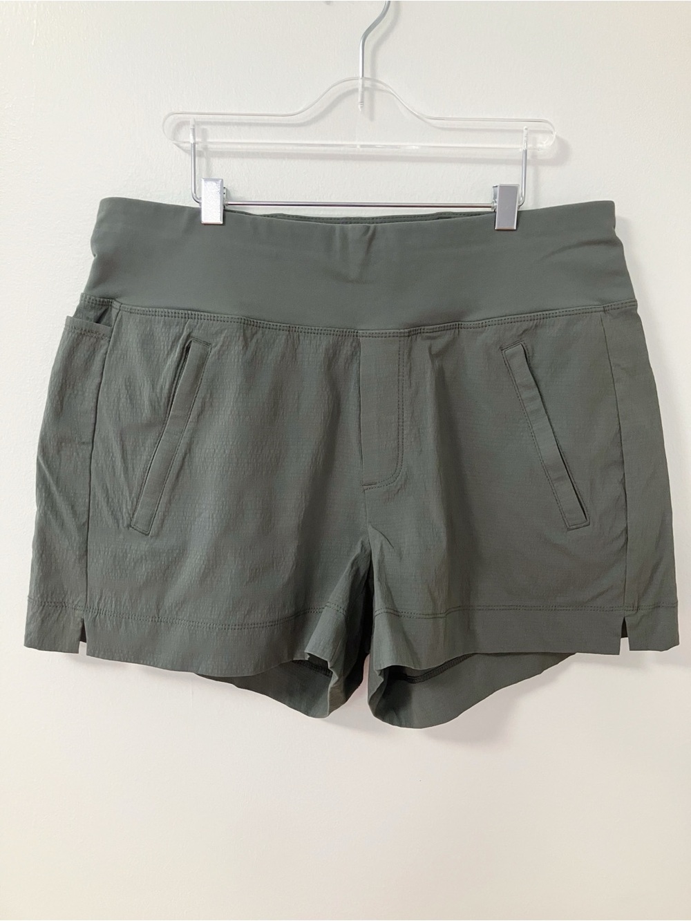 Athleta | Green Trekkie North Shorts 6 Athletic Gorpcore Granola Hiking Outdoors